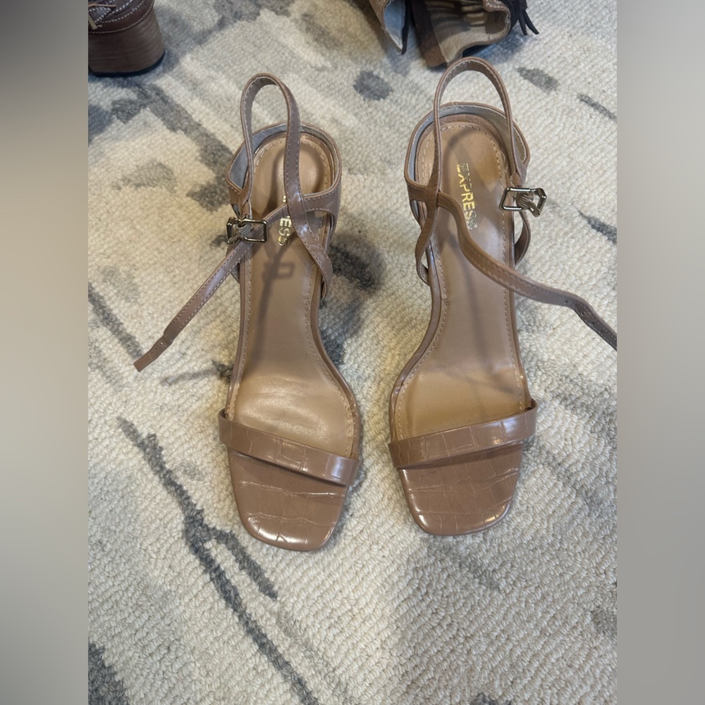 Express Women's Brown Croc-Embossed Sandals